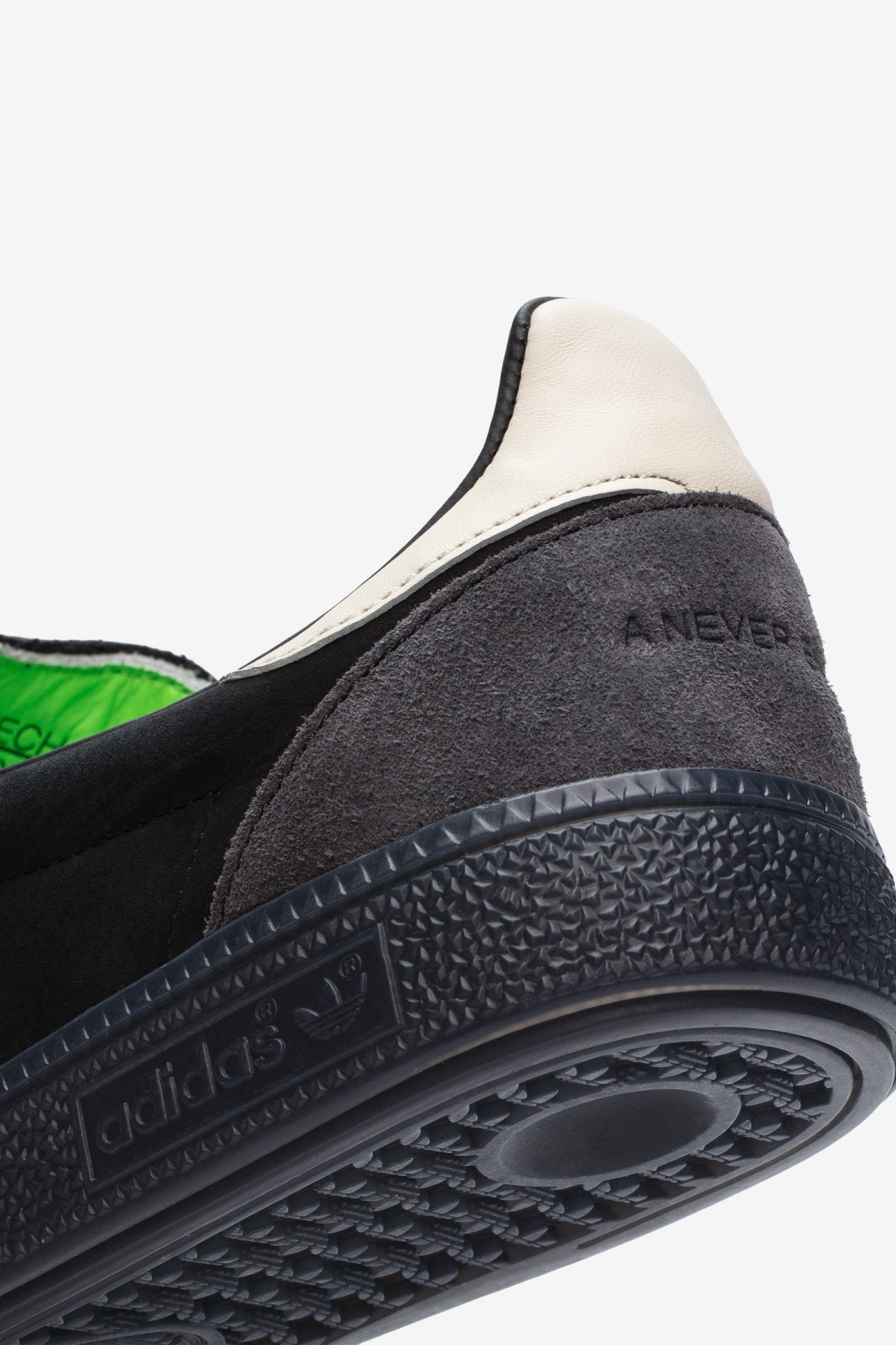 SNS GT II X VIAGRA BOYS (CORE BLACK/OFF WHITE/SOLAR GREEN)